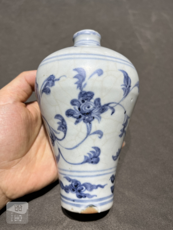 明洪武 青花缠枝牡丹纹梅瓶 - 图2